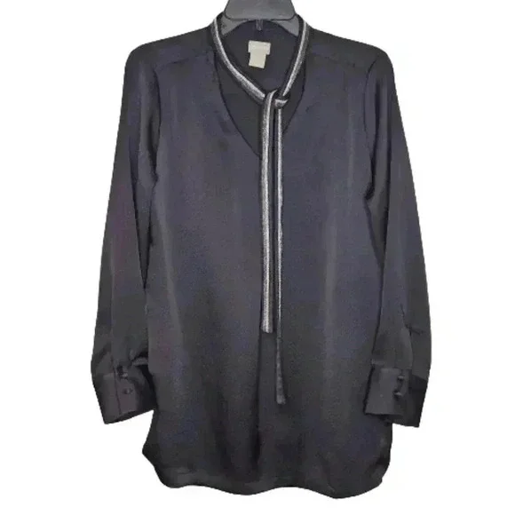 Chico's Damen Black Satin Metallic Bead Tie Front Neck Crinkle Tunic Size 1 (S) - Picture 4 of 14